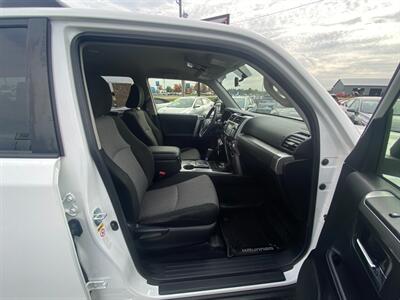 2019 Toyota 4Runner SR5 Premium   - Photo 12 - Schoolcraft, MI 49087