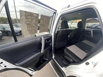 2019 Toyota 4Runner SR5 Premium   - Photo 21 - Schoolcraft, MI 49087