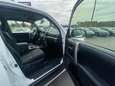 2019 Toyota 4Runner SR5 Premium   - Photo 10 - Schoolcraft, MI 49087