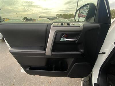 2019 Toyota 4Runner SR5 Premium   - Photo 25 - Schoolcraft, MI 49087