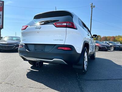 2017 Jeep Cherokee Limited   - Photo 8 - Schoolcraft, MI 49087