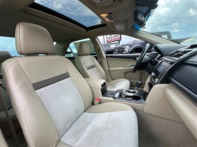 2014 Toyota Camry Hybrid XLE   - Photo 10 - Schoolcraft, MI 49087