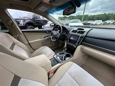 2014 Toyota Camry Hybrid XLE   - Photo 12 - Schoolcraft, MI 49087