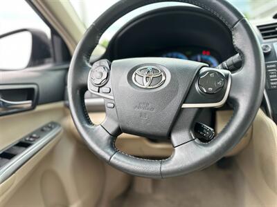 2014 Toyota Camry Hybrid XLE   - Photo 15 - Schoolcraft, MI 49087