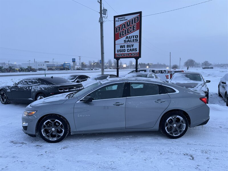 2023 Chevrolet Malibu LT   - Photo 1 - Schoolcraft, MI 49087