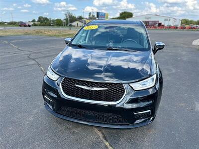 2022 Chrysler Pacifica Hybrid Limited   - Photo 4 - Schoolcraft, MI 49087
