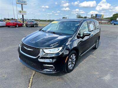 2022 Chrysler Pacifica Hybrid Limited   - Photo 5 - Schoolcraft, MI 49087