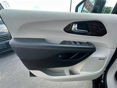2022 Chrysler Pacifica Hybrid Limited   - Photo 25 - Schoolcraft, MI 49087