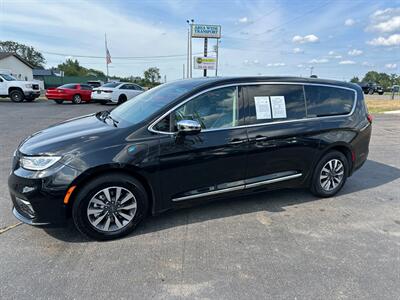 2022 Chrysler Pacifica Hybrid Limited   - Photo 6 - Schoolcraft, MI 49087