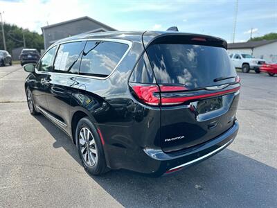 2022 Chrysler Pacifica Hybrid Limited   - Photo 7 - Schoolcraft, MI 49087