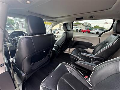 2022 Chrysler Pacifica Hybrid Limited   - Photo 22 - Schoolcraft, MI 49087