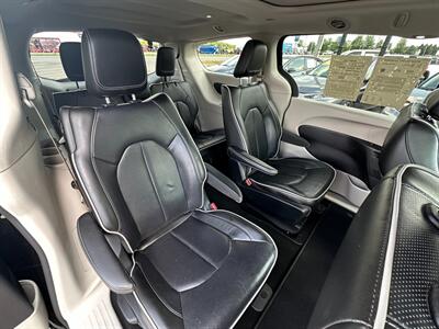 2022 Chrysler Pacifica Hybrid Limited   - Photo 17 - Schoolcraft, MI 49087
