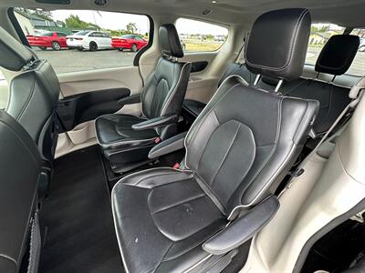2022 Chrysler Pacifica Hybrid Limited   - Photo 21 - Schoolcraft, MI 49087