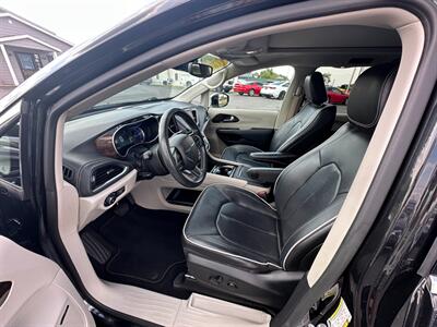 2022 Chrysler Pacifica Hybrid Limited   - Photo 26 - Schoolcraft, MI 49087