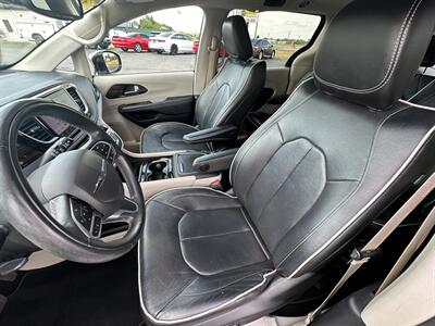 2022 Chrysler Pacifica Hybrid Limited   - Photo 28 - Schoolcraft, MI 49087