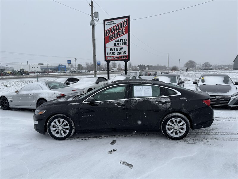 2024 Chevrolet Malibu LT   - Photo 1 - Schoolcraft, MI 49087