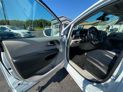 2021 Chrysler Pacifica Touring L   - Photo 24 - Schoolcraft, MI 49087
