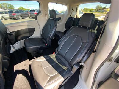 2021 Chrysler Pacifica Touring L   - Photo 22 - Schoolcraft, MI 49087