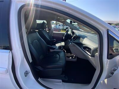 2021 Chrysler Pacifica Touring L   - Photo 13 - Schoolcraft, MI 49087