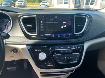 2021 Chrysler Pacifica Touring L   - Photo 34 - Schoolcraft, MI 49087