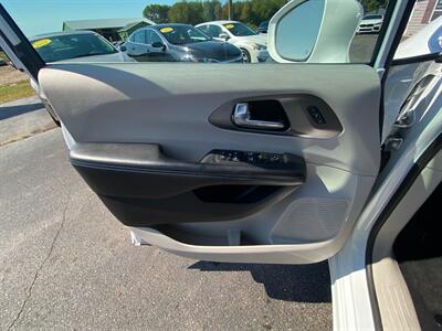 2021 Chrysler Pacifica Touring L   - Photo 25 - Schoolcraft, MI 49087