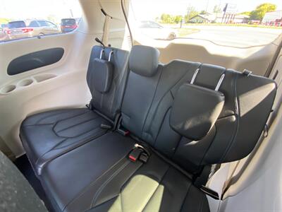 2021 Chrysler Pacifica Touring L   - Photo 21 - Schoolcraft, MI 49087