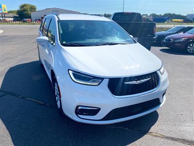 2021 Chrysler Pacifica Touring L   - Photo 2 - Schoolcraft, MI 49087