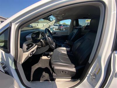2021 Chrysler Pacifica Touring L   - Photo 27 - Schoolcraft, MI 49087
