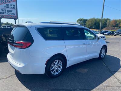 2021 Chrysler Pacifica Touring L   - Photo 10 - Schoolcraft, MI 49087