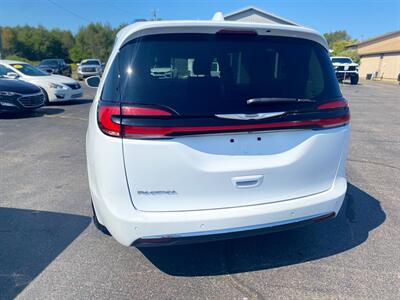 2021 Chrysler Pacifica Touring L   - Photo 8 - Schoolcraft, MI 49087