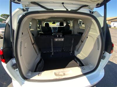2021 Chrysler Pacifica Touring L   - Photo 20 - Schoolcraft, MI 49087