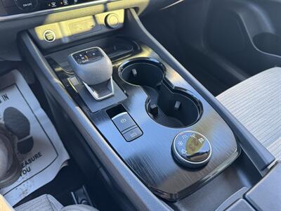 2023 Nissan Rogue SV   - Photo 16 - Schoolcraft, MI 49087