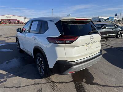 2023 Nissan Rogue SV   - Photo 2 - Schoolcraft, MI 49087