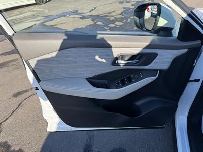 2023 Nissan Rogue SV   - Photo 6 - Schoolcraft, MI 49087