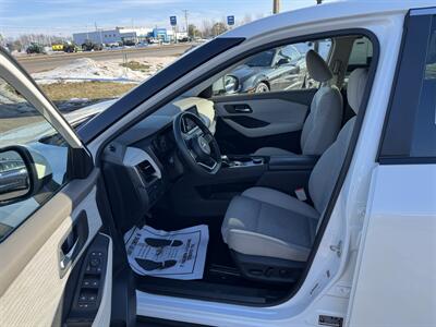 2023 Nissan Rogue SV   - Photo 7 - Schoolcraft, MI 49087