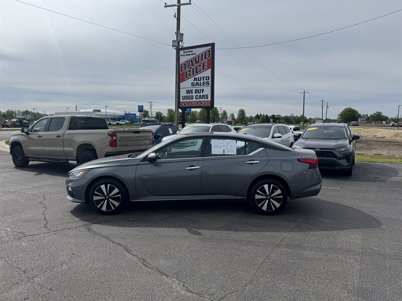 2022 Nissan Altima 2.5 SV   - Photo 1 - Schoolcraft, MI 49087