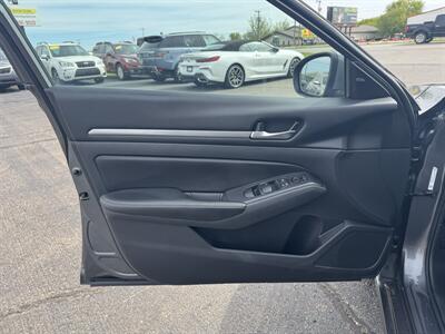 2022 Nissan Altima 2.5 SV   - Photo 6 - Schoolcraft, MI 49087