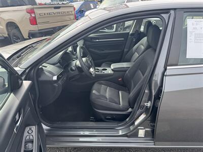 2022 Nissan Altima 2.5 SV   - Photo 7 - Schoolcraft, MI 49087