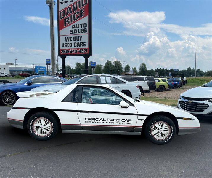 1984 Pontiac Fiero SE - Photo 1 - Schoolcraft, MI 49087