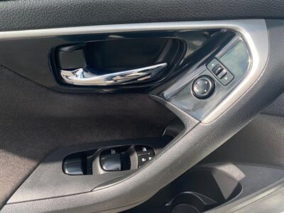 2013 Nissan Altima 2.5 SV   - Photo 23 - Schoolcraft, MI 49087