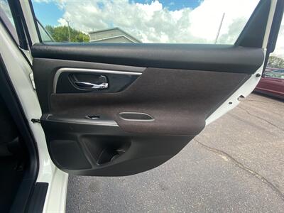 2013 Nissan Altima 2.5 SV   - Photo 14 - Schoolcraft, MI 49087