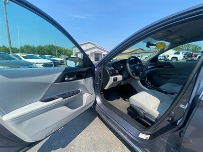 2017 Honda Accord LX   - Photo 24 - Schoolcraft, MI 49087