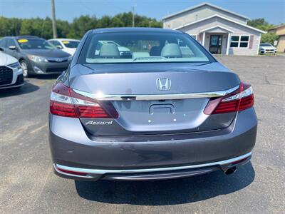 2017 Honda Accord LX   - Photo 8 - Schoolcraft, MI 49087