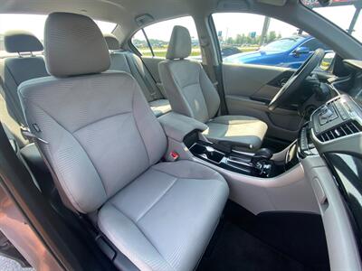 2017 Honda Accord LX   - Photo 14 - Schoolcraft, MI 49087
