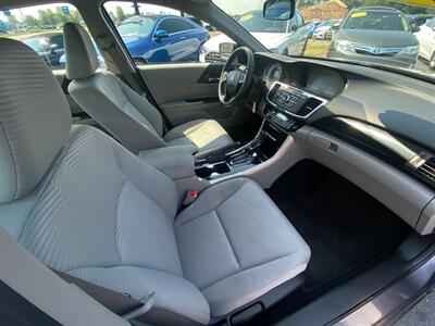 2017 Honda Accord LX   - Photo 15 - Schoolcraft, MI 49087