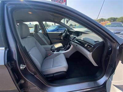 2017 Honda Accord LX   - Photo 13 - Schoolcraft, MI 49087