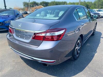2017 Honda Accord LX   - Photo 9 - Schoolcraft, MI 49087