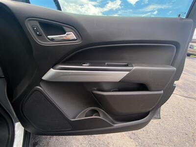 2022 Chevrolet Colorado LT   - Photo 11 - Schoolcraft, MI 49087