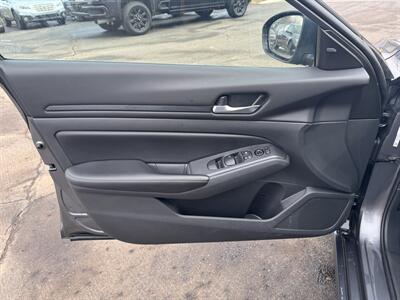 2024 Nissan Altima 2.5 SV   - Photo 6 - Schoolcraft, MI 49087