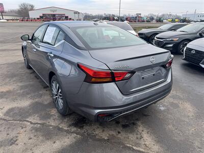 2024 Nissan Altima 2.5 SV   - Photo 2 - Schoolcraft, MI 49087